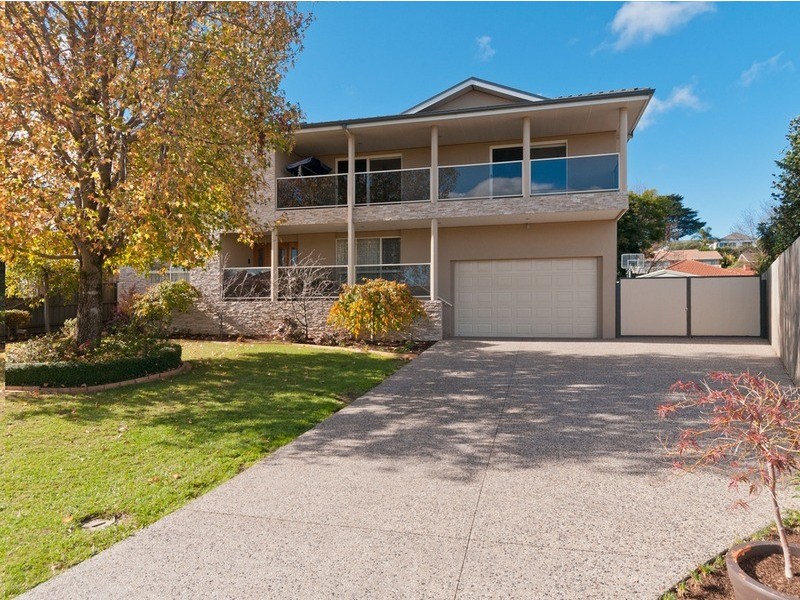 8 Terra Rossa Court, Mooroolbark VIC 3138