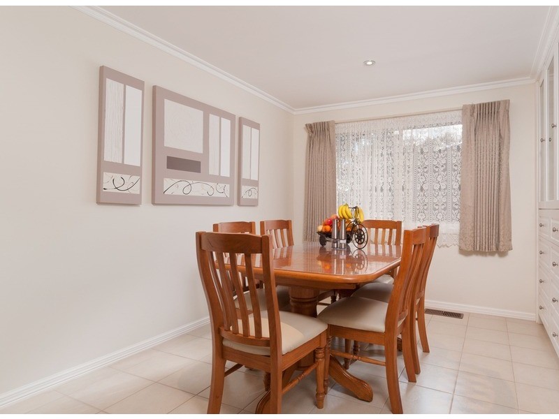8 Terra Rossa Court, Mooroolbark VIC 3138