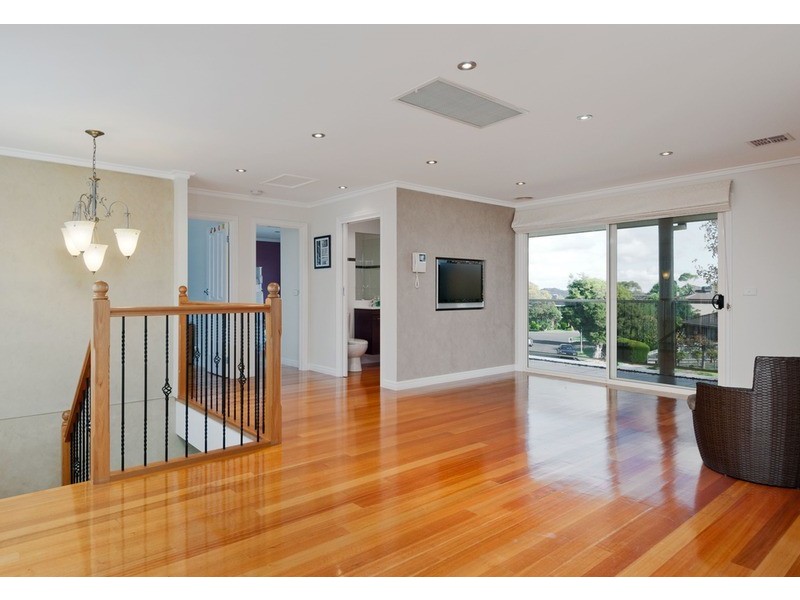 8 Terra Rossa Court, Mooroolbark VIC 3138