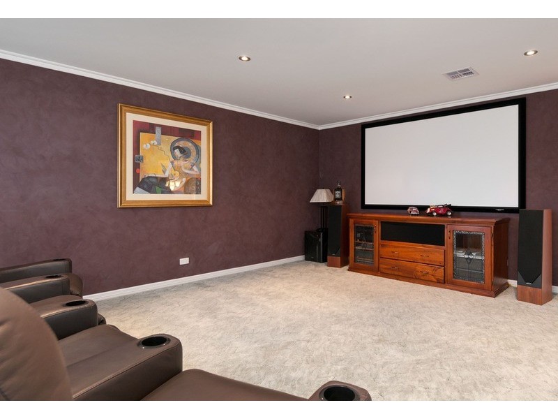 8 Terra Rossa Court, Mooroolbark VIC 3138