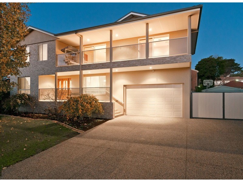 8 Terra Rossa Court, Mooroolbark VIC 3138