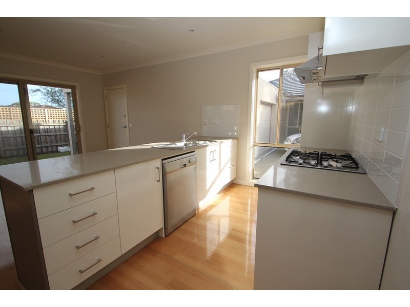 2/1 Elaine Court, Mooroolbark VIC 3138