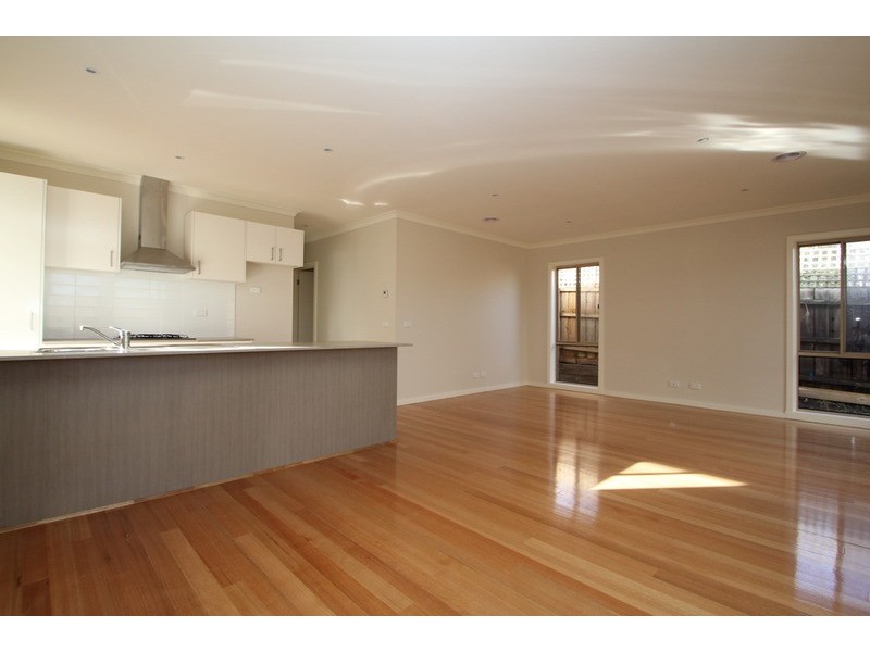 2/1 Elaine Court, Mooroolbark VIC 3138