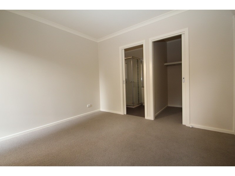 2/1 Elaine Court, Mooroolbark VIC 3138