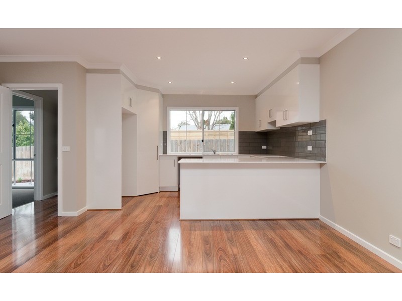 2/22 Elms Road, Mooroolbark VIC 3138