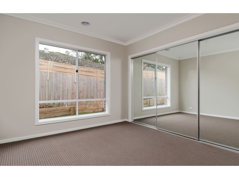 2/22 Elms Road, Mooroolbark VIC 3138