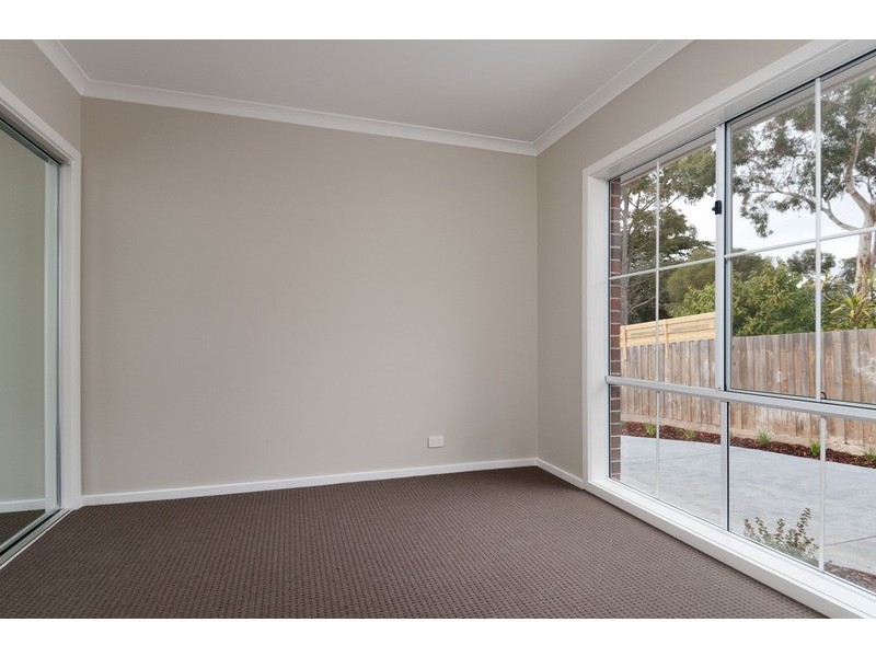 2/22 Elms Road, Mooroolbark VIC 3138