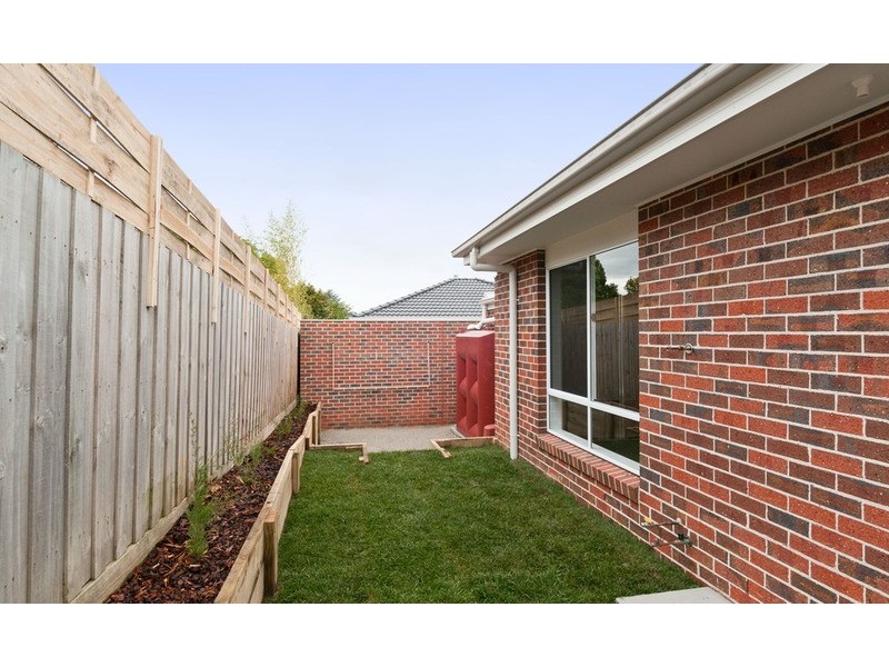 2/22 Elms Road, Mooroolbark VIC 3138