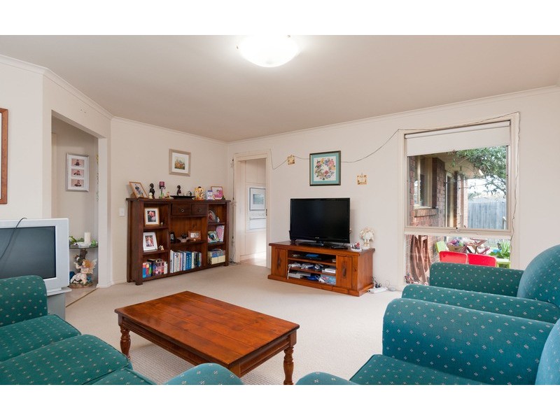 2/23 Alamein Avenue, Croydon VIC 3136