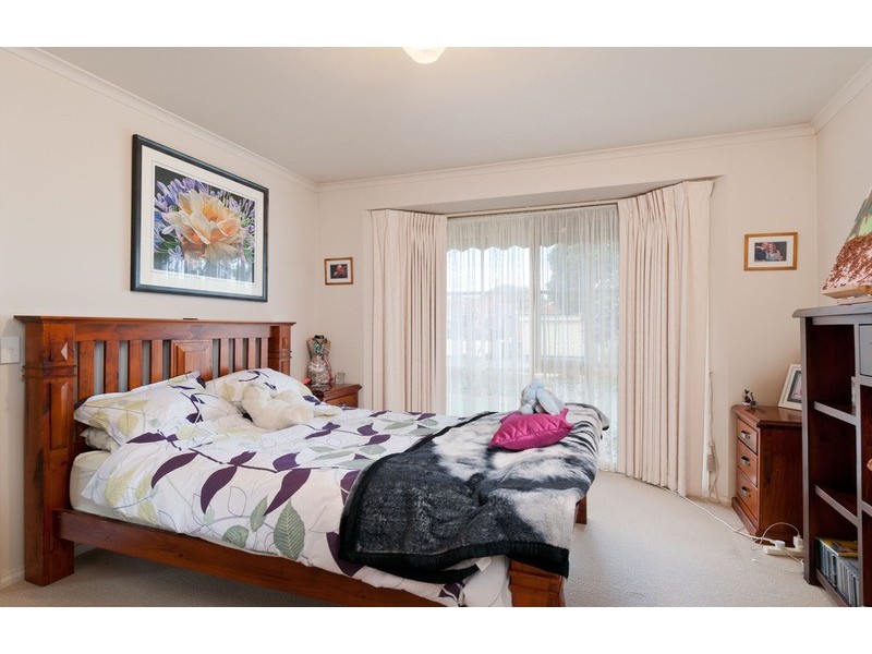 2/23 Alamein Avenue, Croydon VIC 3136