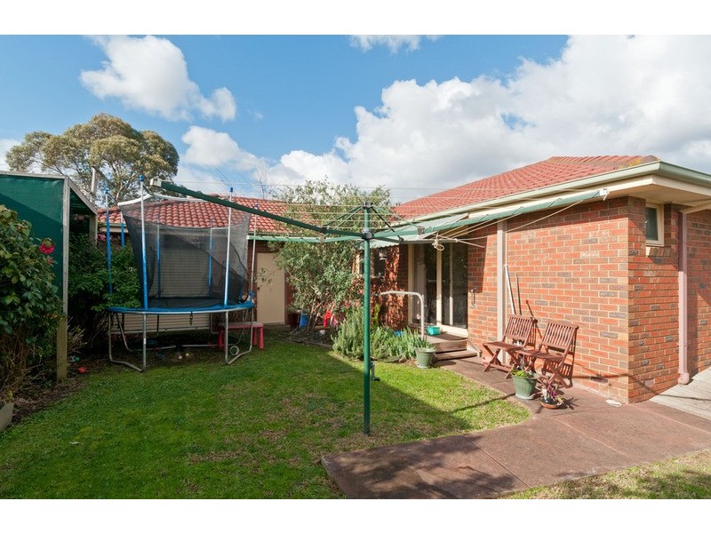 2/23 Alamein Avenue, Croydon VIC 3136