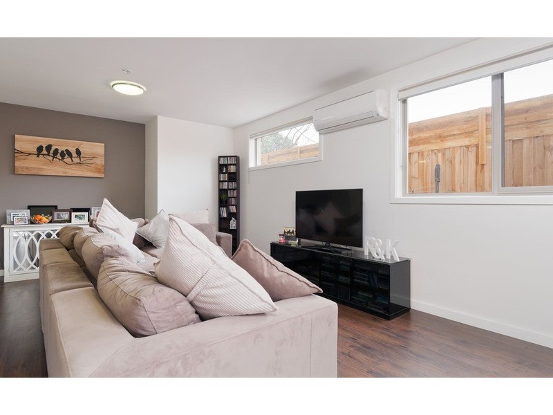 1/14 Landale Avenue, Croydon VIC 3136