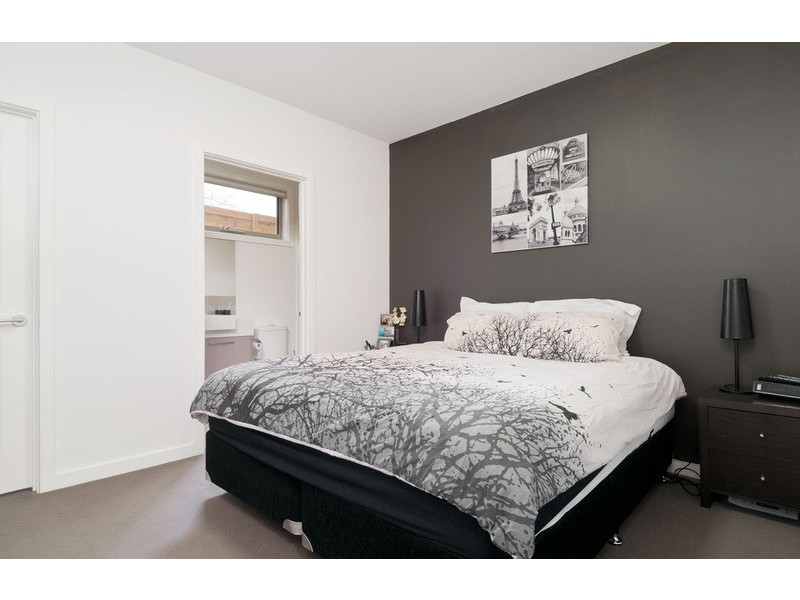 1/14 Landale Avenue, Croydon VIC 3136