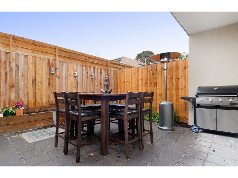 1/14 Landale Avenue, Croydon VIC 3136