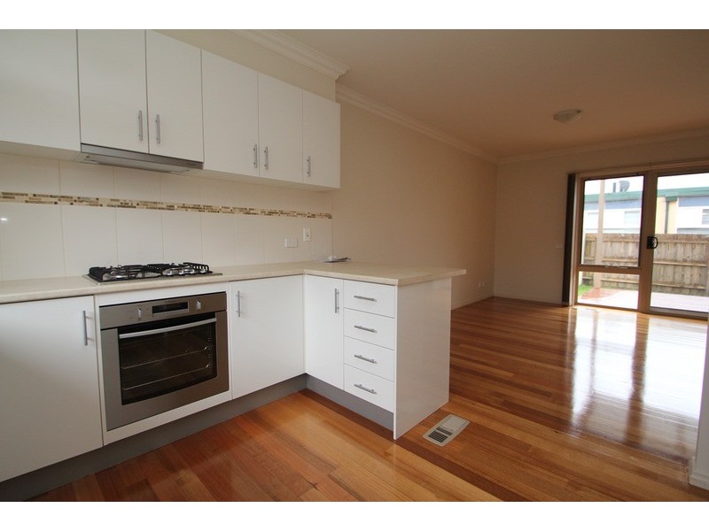 1/13 Railway  Crescent, Croydon VIC 3136