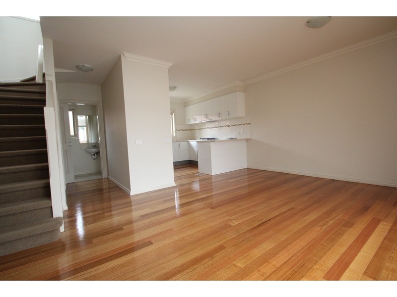 1/13 Railway  Crescent, Croydon VIC 3136