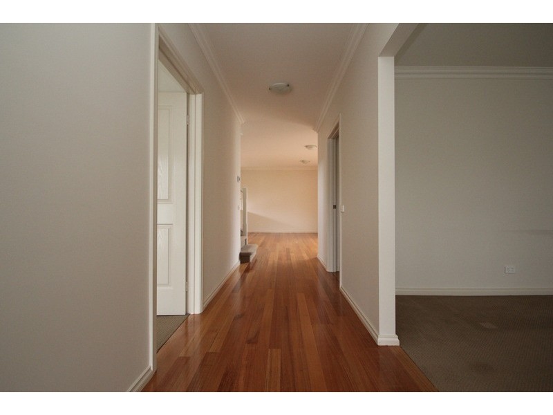 1/13 Railway  Crescent, Croydon VIC 3136