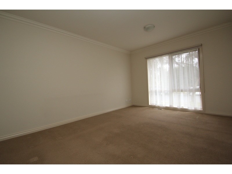 1/13 Railway  Crescent, Croydon VIC 3136