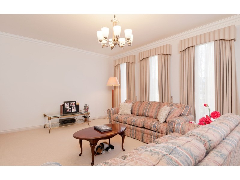 7 Kingston Way, Mooroolbark VIC 3138