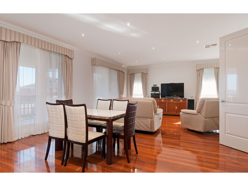 7 Kingston Way, Mooroolbark VIC 3138