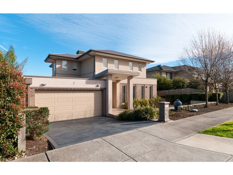 7 Kingston Way, Mooroolbark VIC 3138