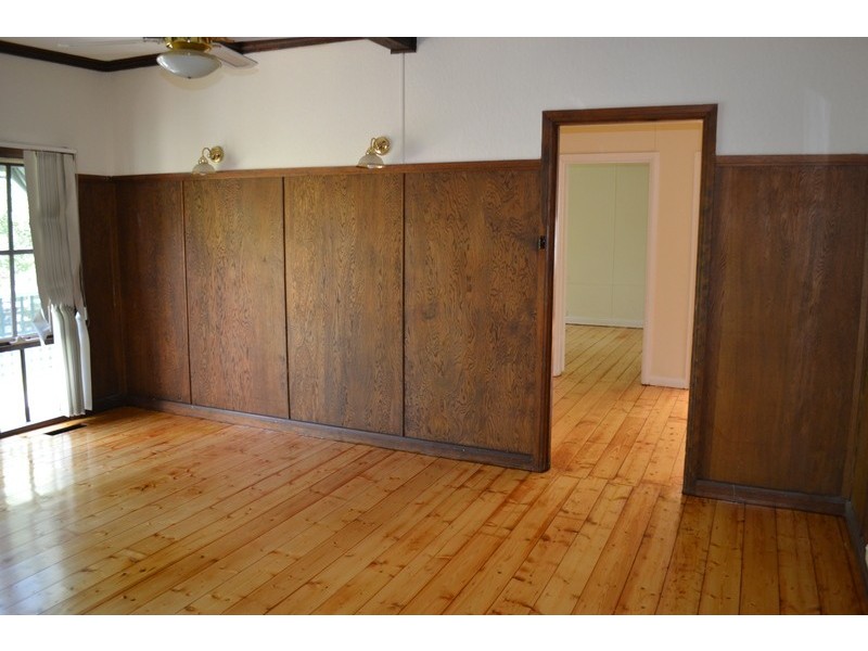 61 Surrey Road East, Croydon VIC 3136