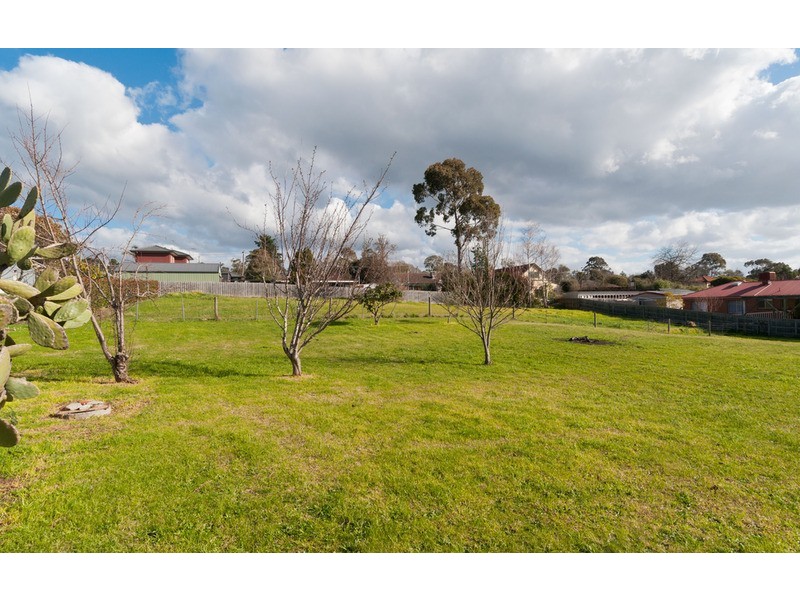 2&3/7 Sebire Avenue, Wandin North VIC 3139