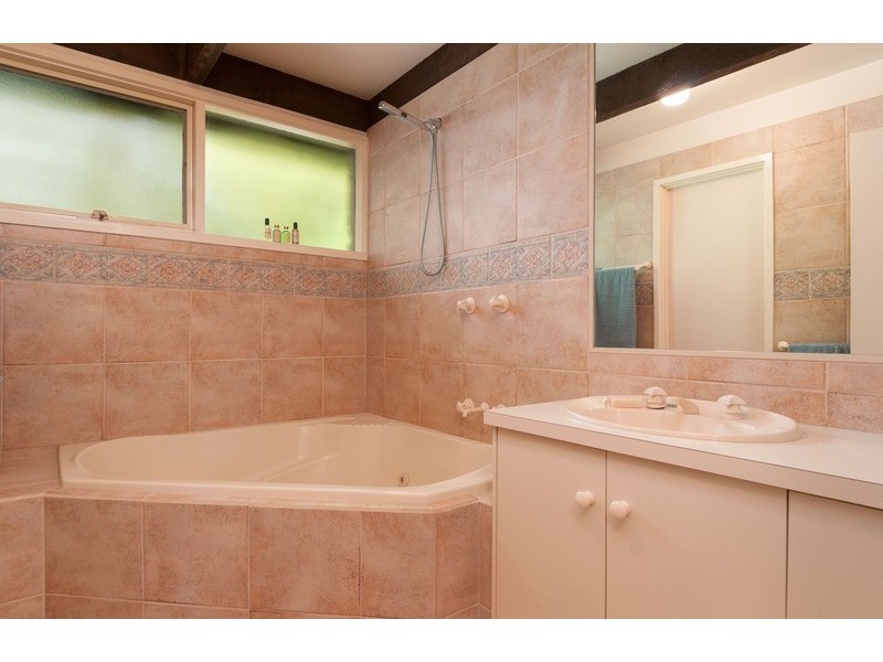 95 Pine Road, Mooroolbark VIC 3138