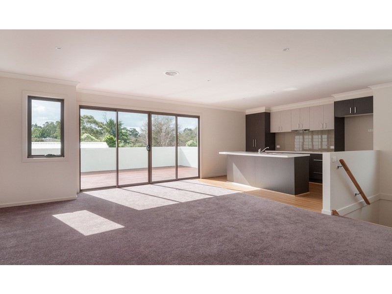 2/87 Lincoln Road, Croydon VIC 3136