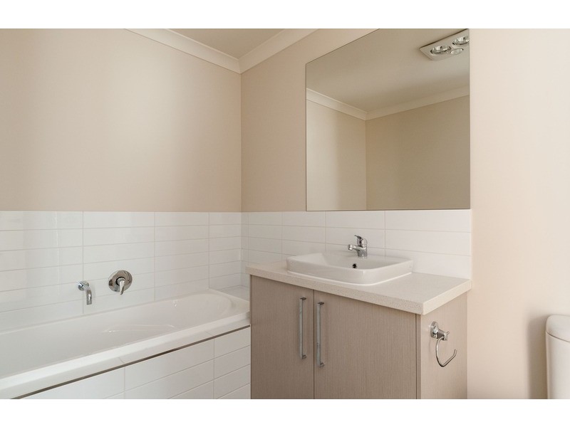 2/87 Lincoln Road, Croydon VIC 3136