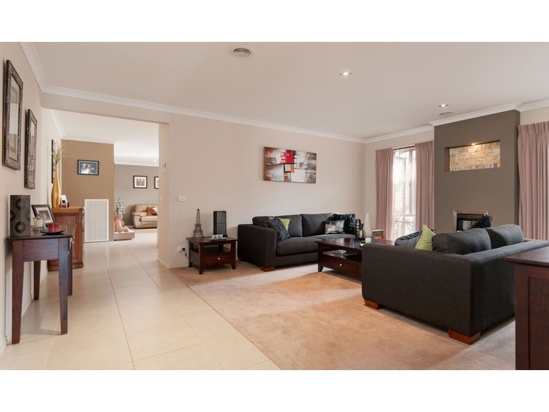 15 Empire Drive, Mooroolbark VIC 3138
