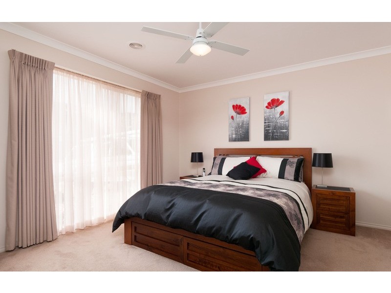 15 Empire Drive, Mooroolbark VIC 3138