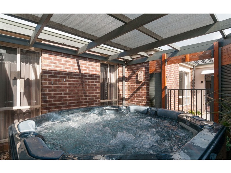 15 Empire Drive, Mooroolbark VIC 3138
