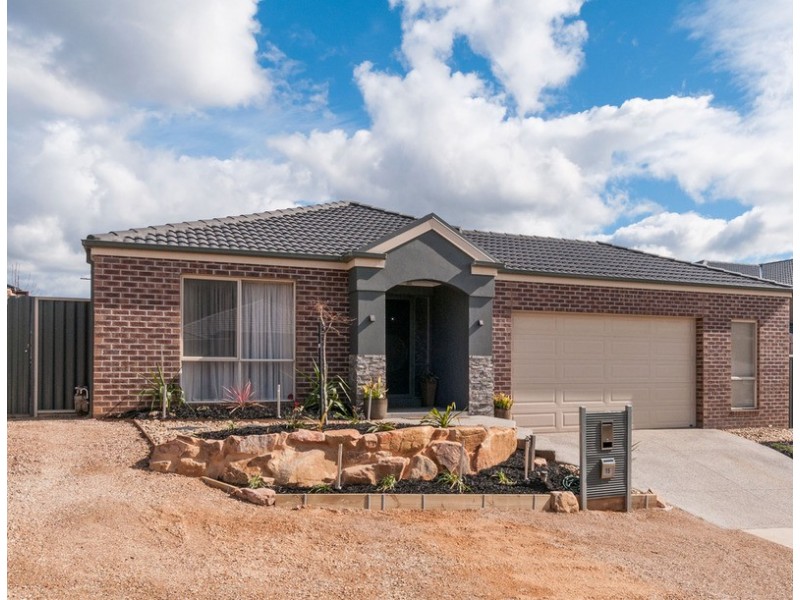 15 Empire Drive, Mooroolbark VIC 3138