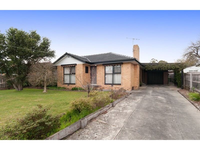 6 Esther Crescent, Mooroolbark VIC 3138