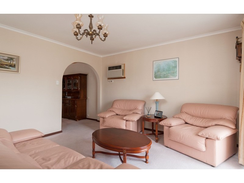 6 Esther Crescent, Mooroolbark VIC 3138