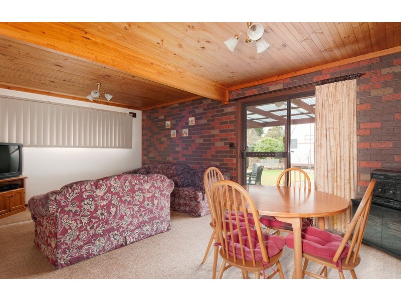 6 Esther Crescent, Mooroolbark VIC 3138