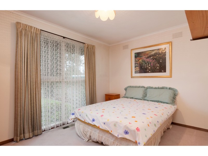 6 Esther Crescent, Mooroolbark VIC 3138