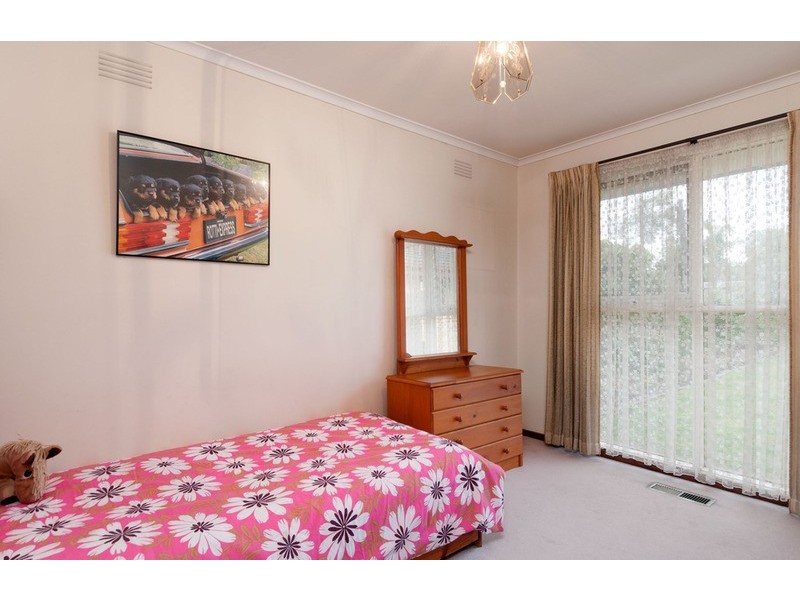 6 Esther Crescent, Mooroolbark VIC 3138