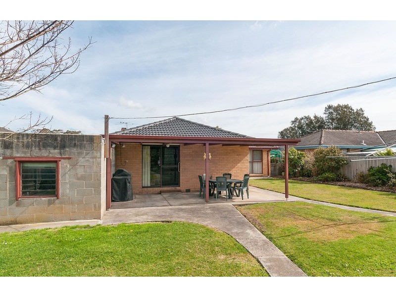 6 Esther Crescent, Mooroolbark VIC 3138