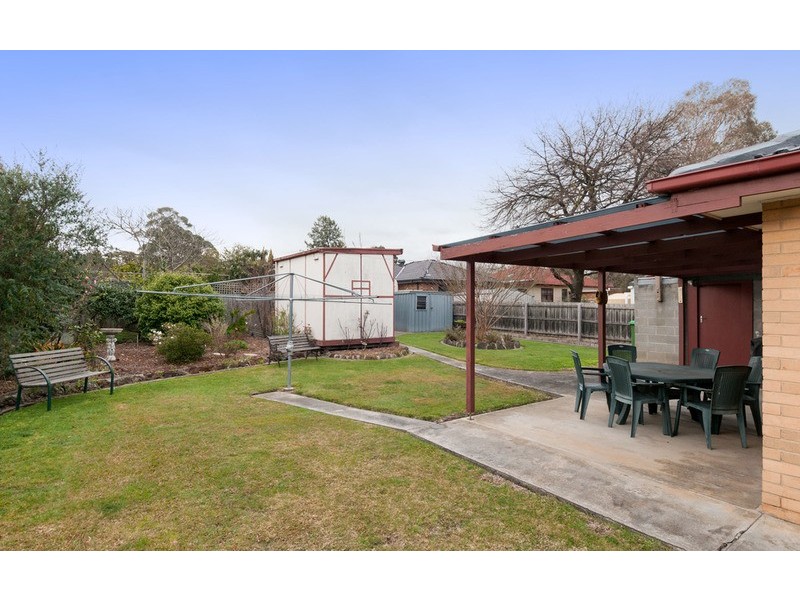 6 Esther Crescent, Mooroolbark VIC 3138