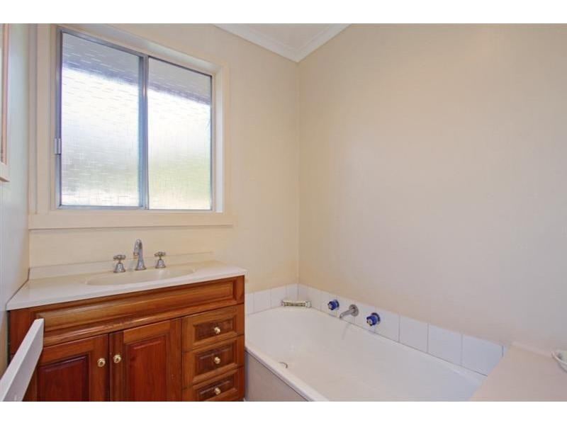 30 Zina Grove, Mooroolbark VIC 3138