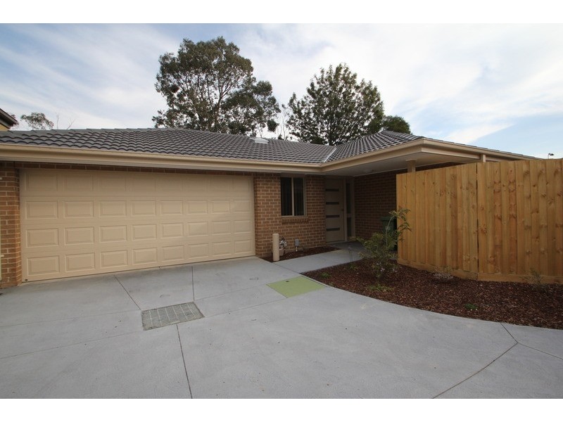 2/9 Macmillan  Street, Mooroolbark VIC 3138