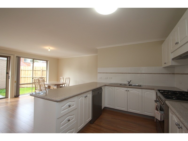 2/9 Macmillan  Street, Mooroolbark VIC 3138