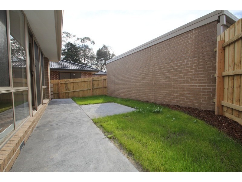 2/9 Macmillan  Street, Mooroolbark VIC 3138