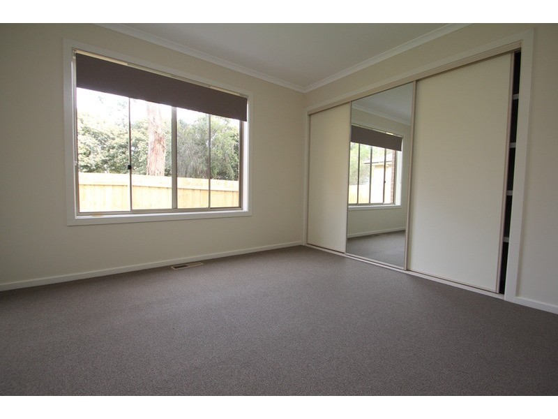 2/9 Macmillan  Street, Mooroolbark VIC 3138