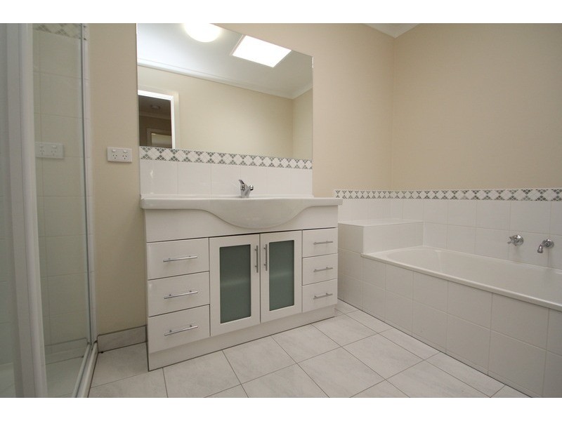 2/9 Macmillan  Street, Mooroolbark VIC 3138