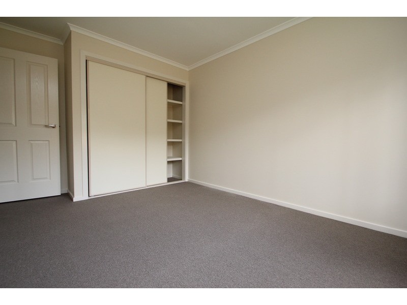 2/9 Macmillan  Street, Mooroolbark VIC 3138