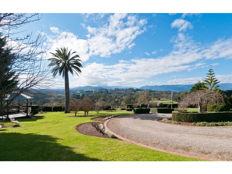 30 Aitken Road, Wandin East VIC 3139