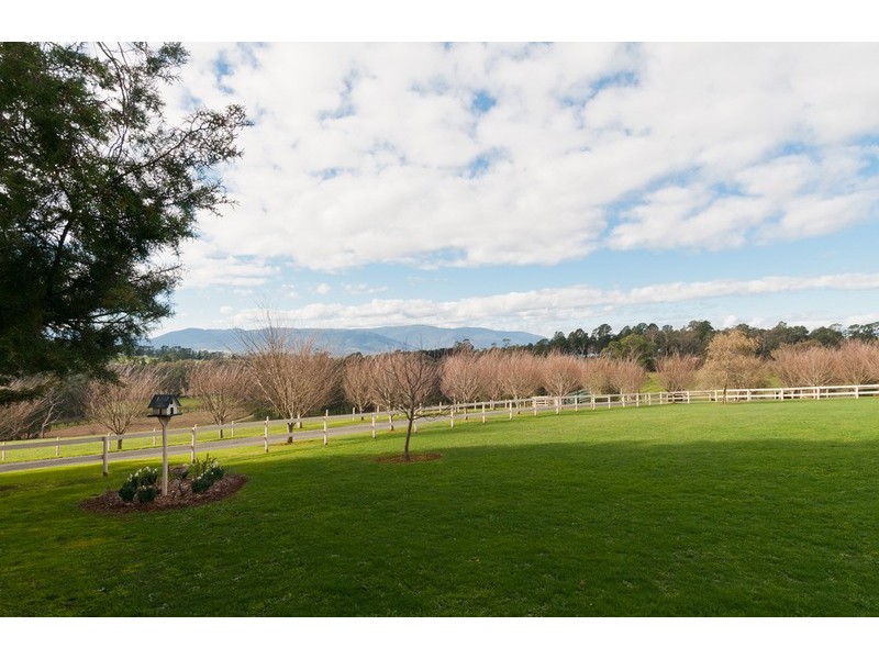30 Aitken Road, Wandin East VIC 3139